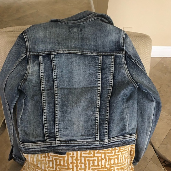 Cropped Denim Jean Jacket - Picture 2 of 11